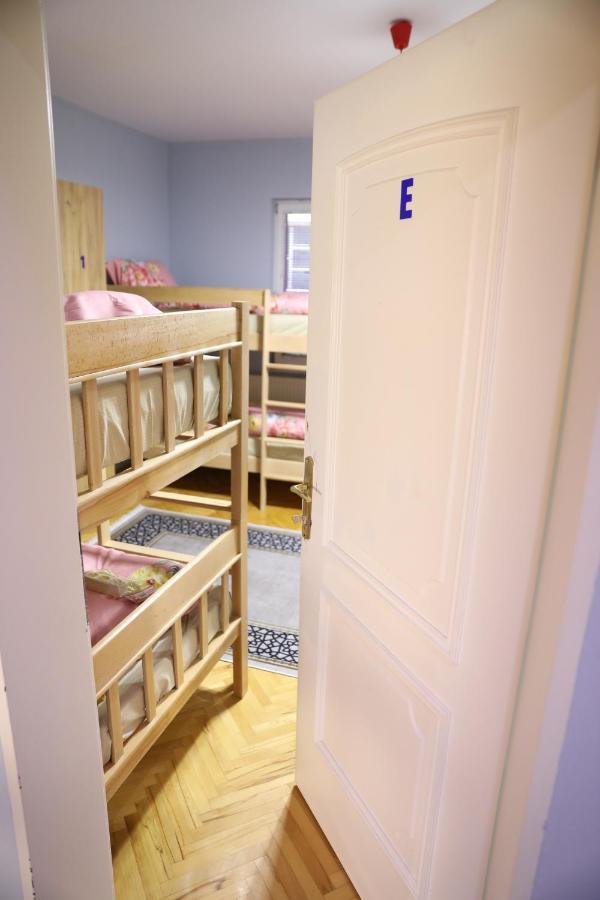 City Park Hostel Prishtinë Luaran gambar